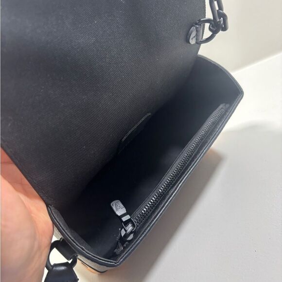 Louis Vuitton Wearable Wallet - Picture 9 of 11